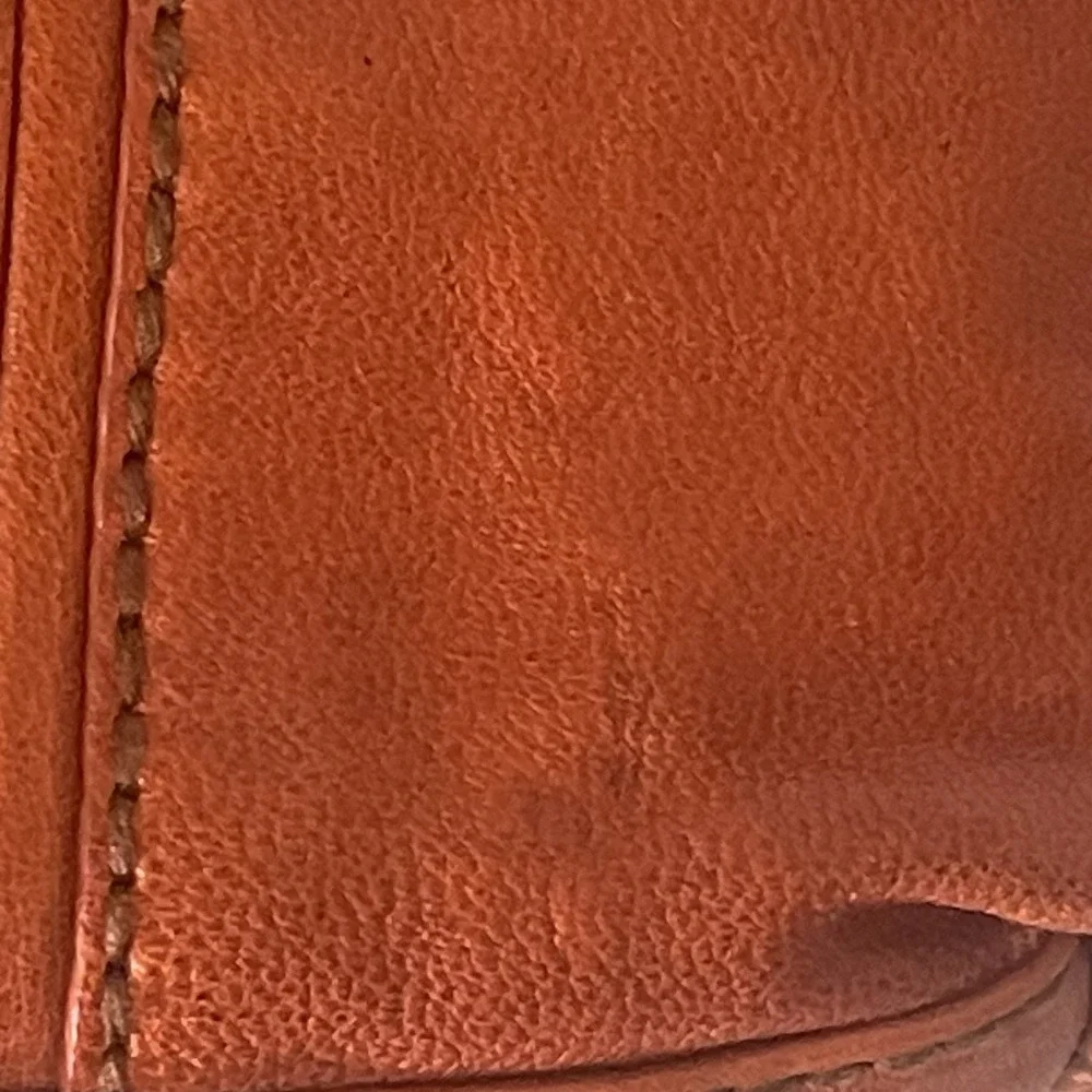 Fossil NWT Burnt Orange Leather Slouchy Crossbody Hobo Bag Key Charm